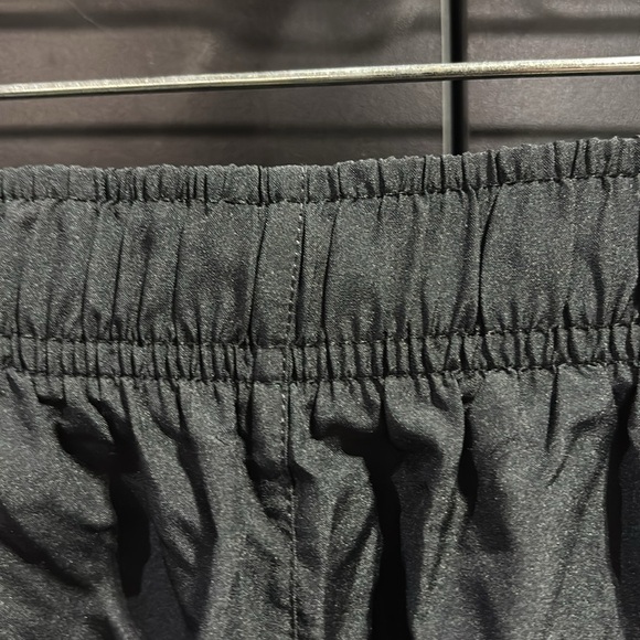 Nike Dri-Fit Running shorts,panty lined,elastic drawstring waist,mesh side panel - Picture 3 of 9